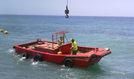 embarcación remolcadora para trabajos submarinos