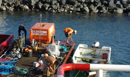 barco versátil para obras submarinas